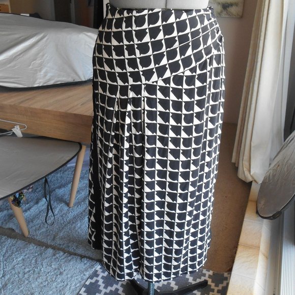 ZARA Size 14 Black Cream geometric pattern midi skirt - Picture 2 of 10